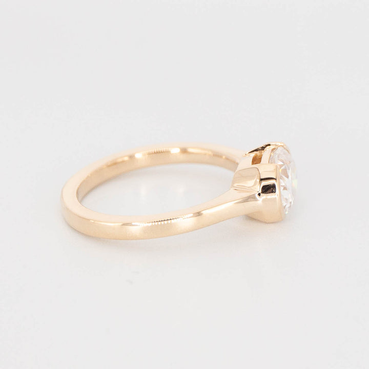 Avery Ring - Moissanite